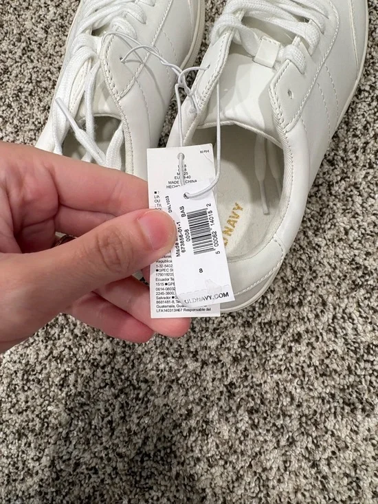 Old Navy White Low-Top Sneakers for Women - Picture 3 of 5